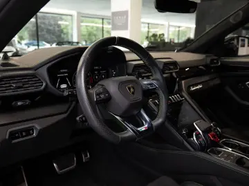 LAMBORGHINI Urus S
