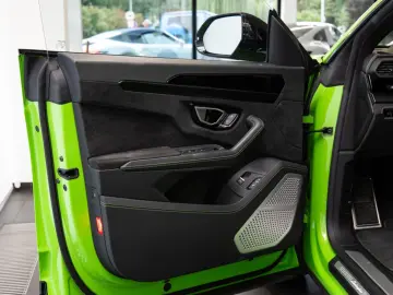 LAMBORGHINI Urus S