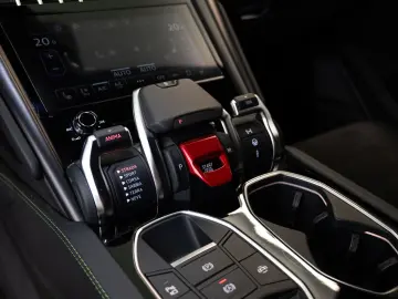 LAMBORGHINI Urus S