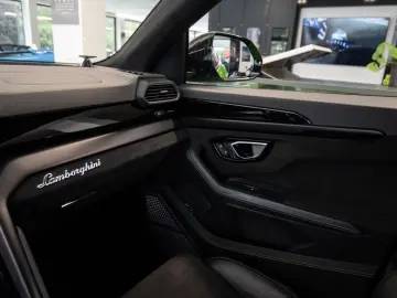 LAMBORGHINI Urus S