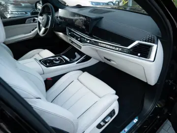 BMW X7 40d M SPORT