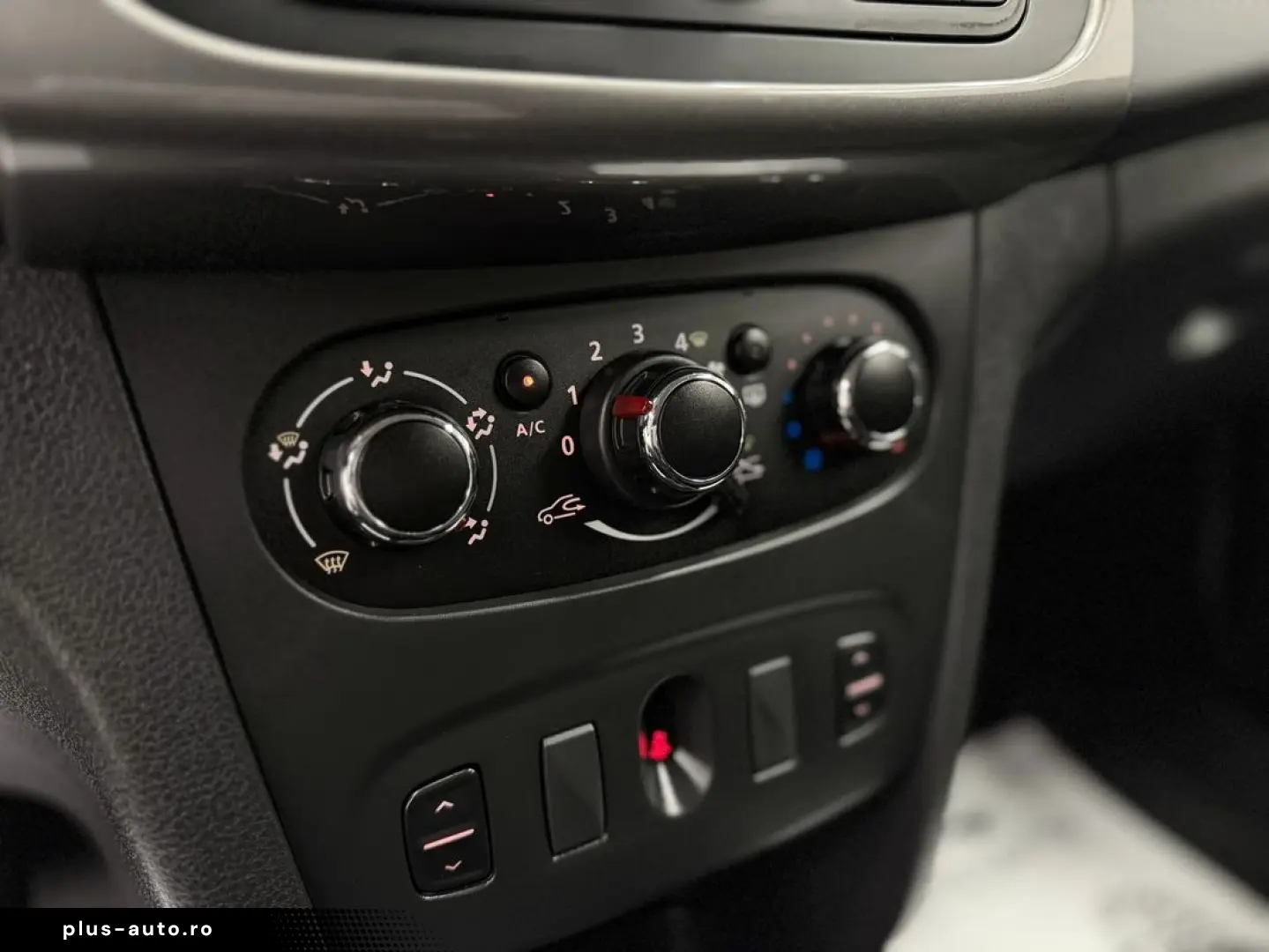 DACIA Logan 2015 — imagine 17