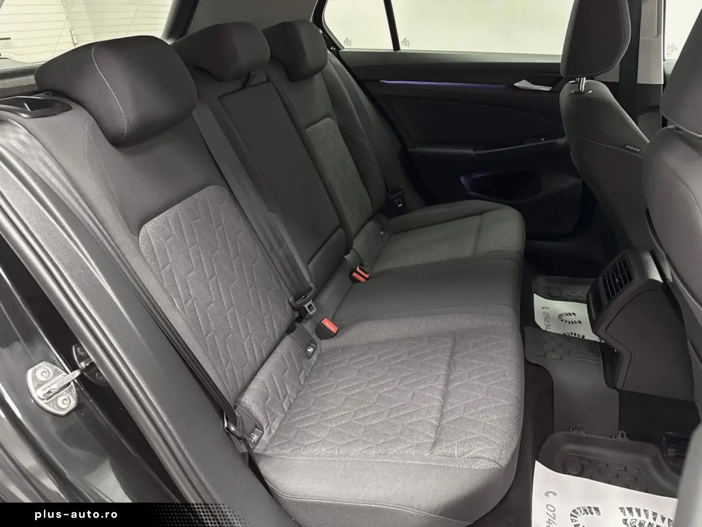 VOLKSWAGEN Golf 2025 — imagine 5