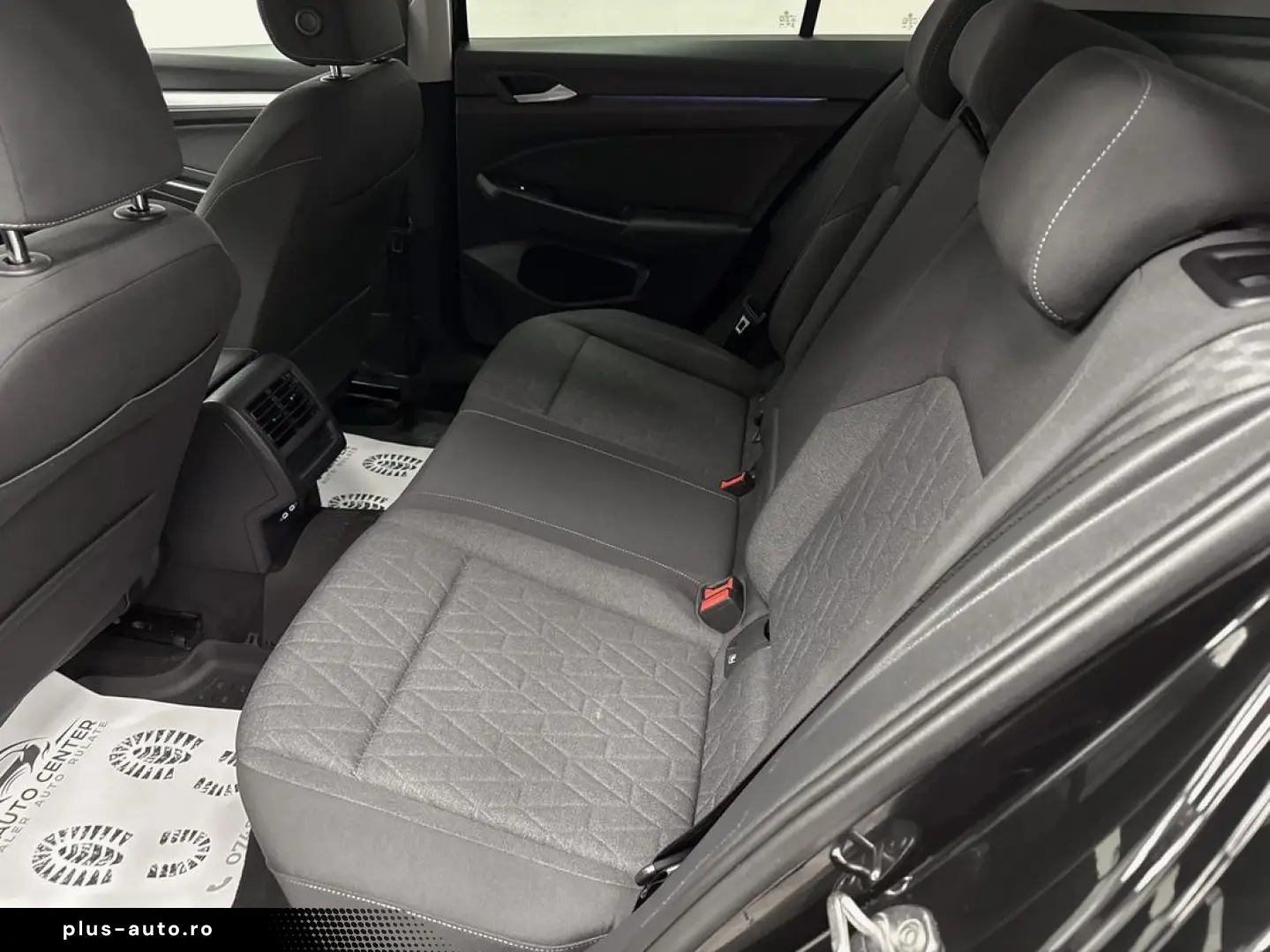 VOLKSWAGEN Golf 2025 — imagine 7