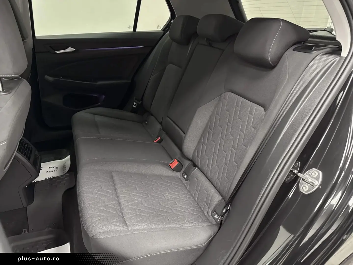 VOLKSWAGEN Golf 2025 — imagine 8