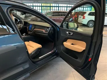 VOLVO XC60 B5 AWD Plus-Dark Belüftete Nappalederpolste
