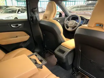 VOLVO XC60 B5 AWD Plus-Dark Belüftete Nappalederpolste
