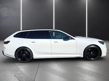 BMW M5 Touring xDrive ICONIC GLOW SITZBELÜFTUNG BOWE