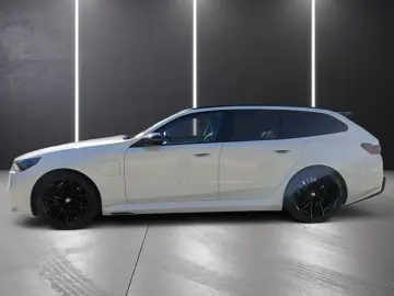 BMW M5 Touring xDrive ICONIC GLOW SITZBELÜFTUNG BOWE
