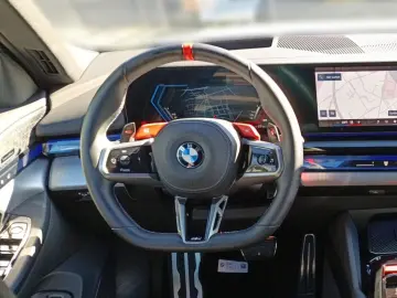 BMW M5 Touring xDrive ICONIC GLOW SITZBELÜFTUNG BOWE
