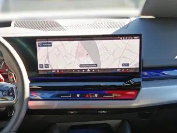 BMW M5 Touring xDrive ICONIC GLOW SITZBELÜFTUNG BOWE