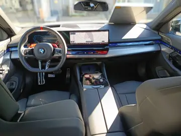 BMW M5 Touring xDrive ICONIC GLOW SITZBELÜFTUNG BOWE