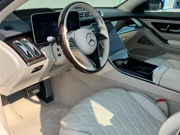 MERCEDES-BENZ S 580 LANG 4M AMG-LINE PANO FOND-ENTER…