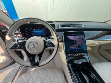 MERCEDES-BENZ S 580 LANG 4M AMG-LINE PANO FOND-ENTER…