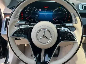 MERCEDES-BENZ S 580 LANG 4M AMG-LINE PANO FOND-ENTER…