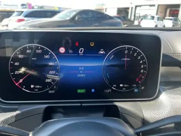 MERCEDES-BENZ CLE 300 e AMG Sport DIGITAL LIght Pano…