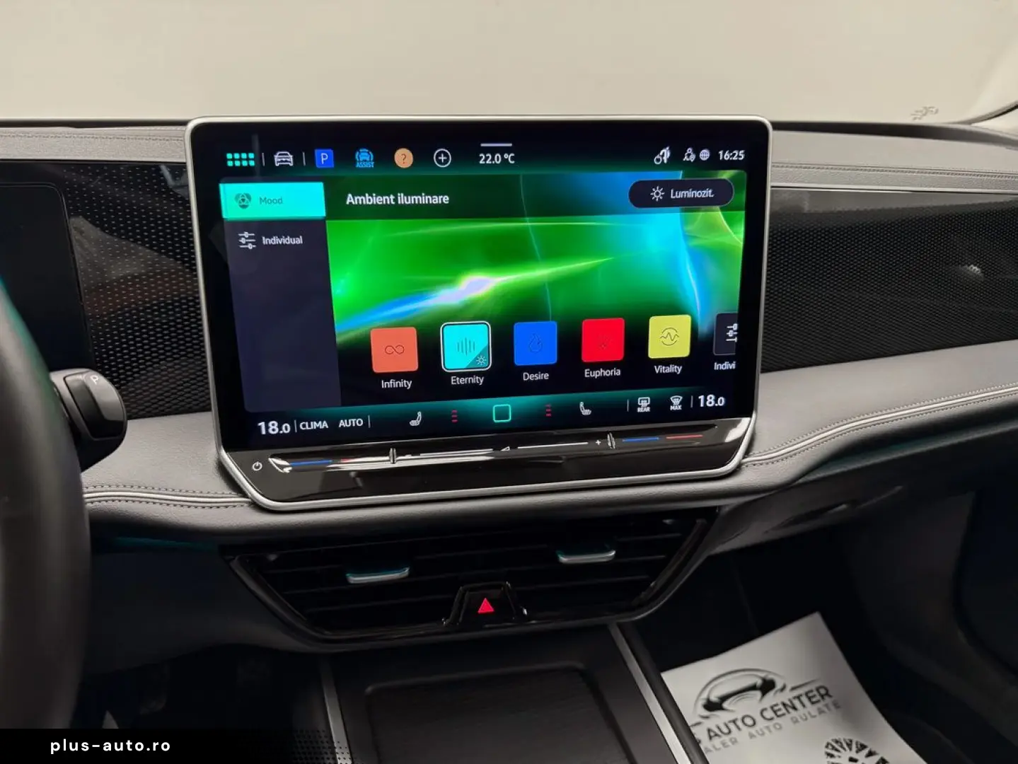 VOLKSWAGEN Passat 2025 — imagine 24