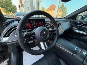 MERCEDES-BENZ E 220d AMG  Adv- Plus Pano Massage AHK…