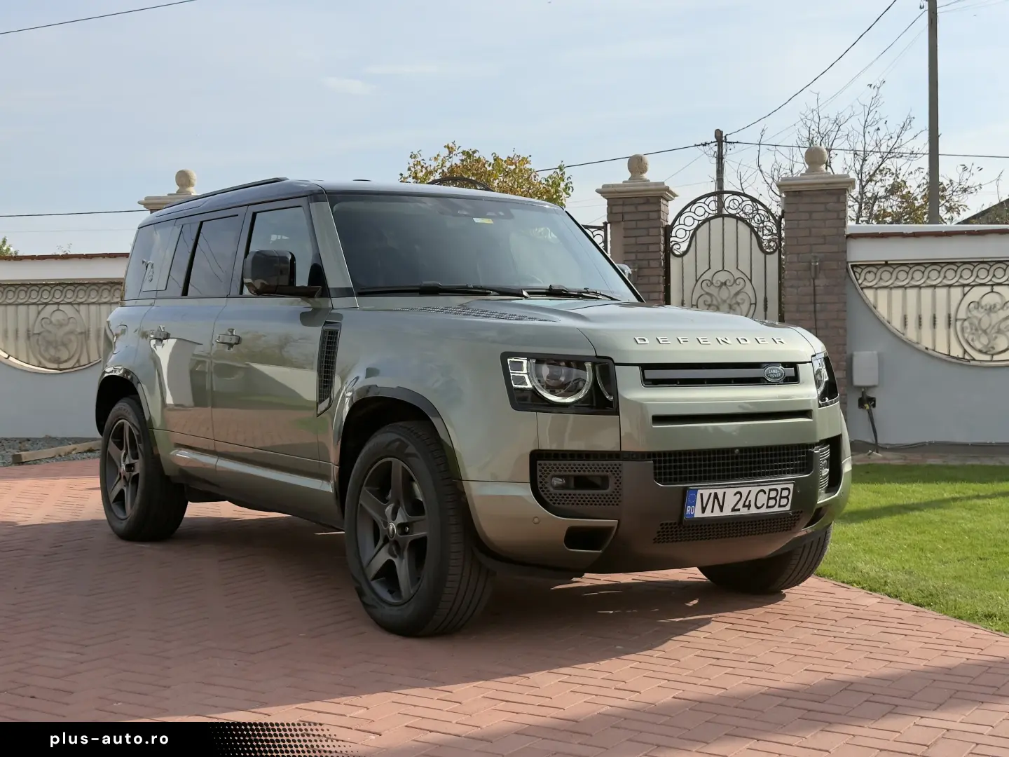 Land Rover Defender 110 P400