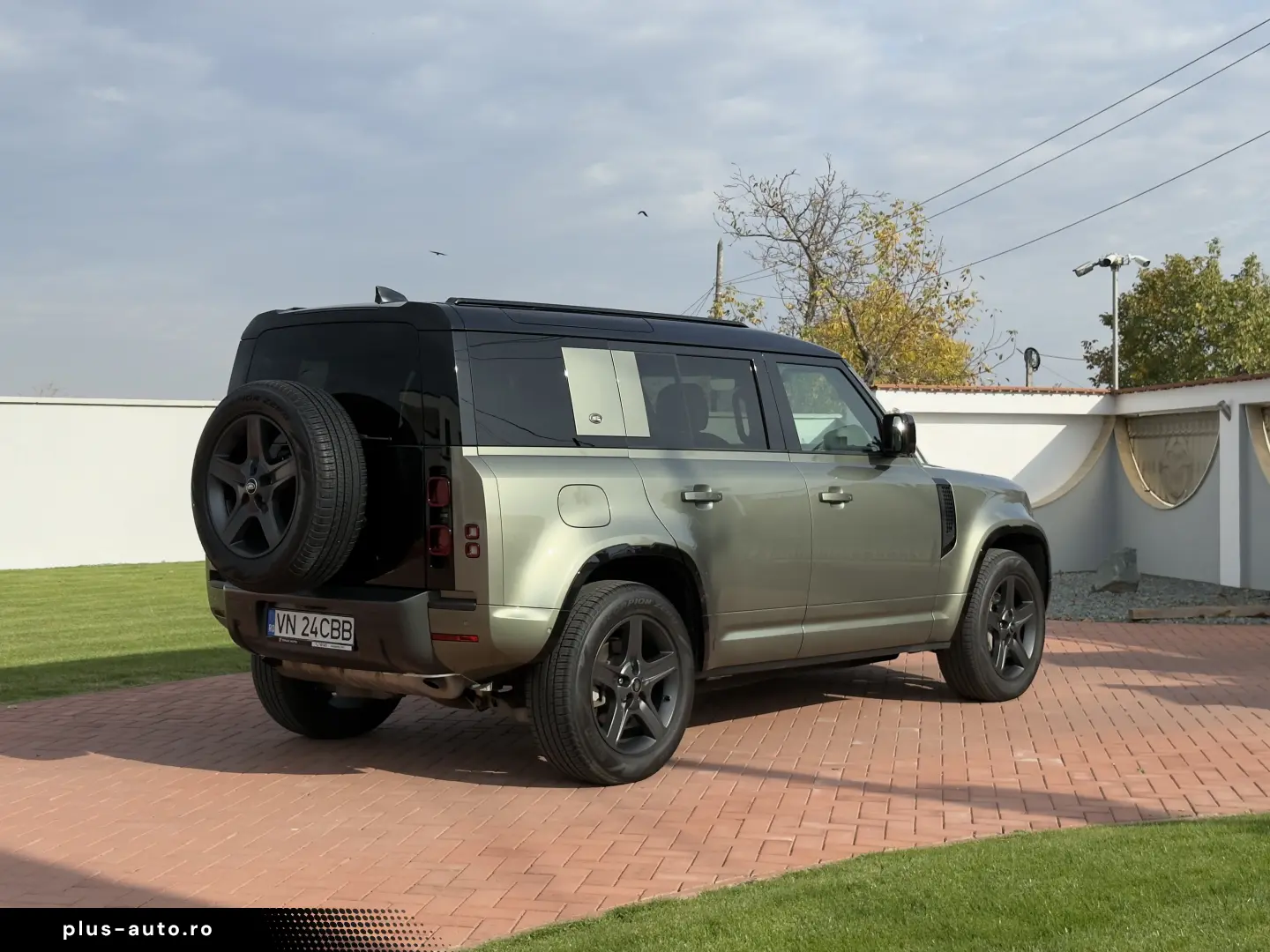 Land Rover Defender 110 P400