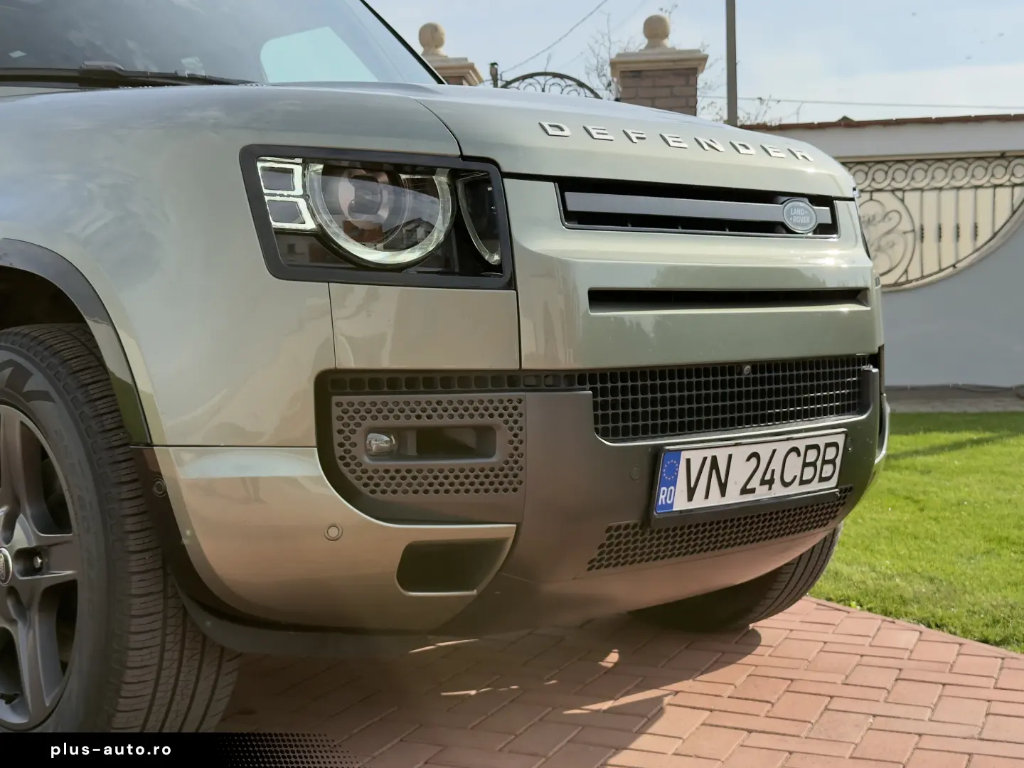 Land Rover Defender 110 P400