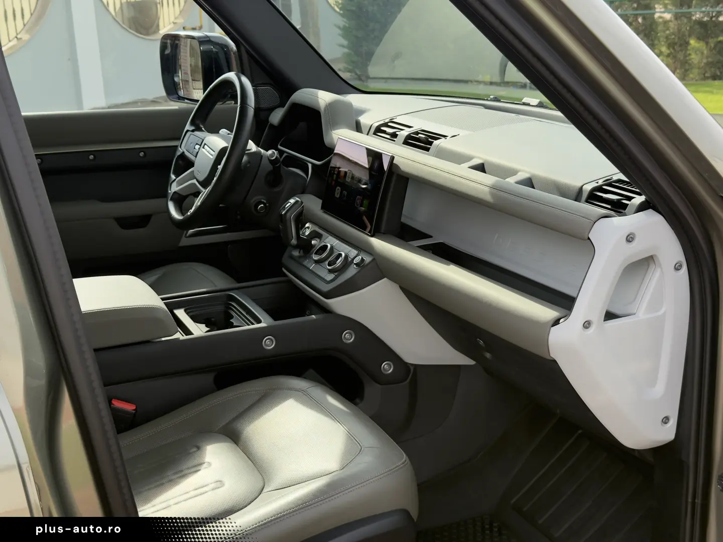 Land Rover Defender 110 P400