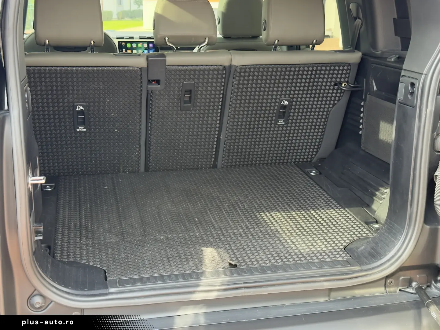 Land Rover Defender 110 P400