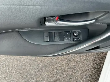 TOYOTA Corolla Touring Sports 2.0 Team D ACC LED Navi