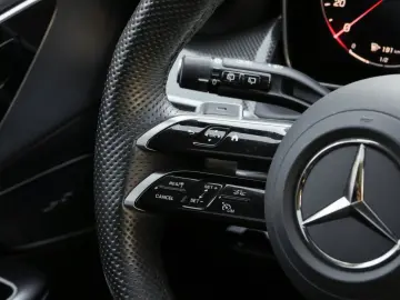 MERCEDES-BENZ GLC 200 4M AMG-Sport Pano AHK Night 36…