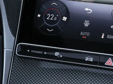 MERCEDES-BENZ GLC 200 4M AMG-Sport Pano AHK Night 36…