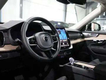 Volvo XC90 B5 Plus Bright AWD 7 LOCURI • 360