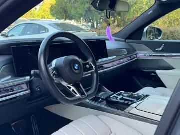 BMW Seria 740d xDrive M Sport