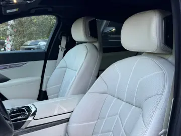BMW Seria 740d xDrive M Sport