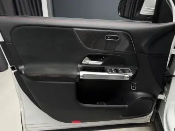 Mercedes-Benz GLB 200  Virtual   360   MBUX