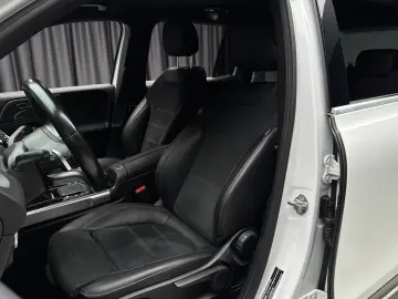 Mercedes-Benz GLB 200  Virtual   360   MBUX