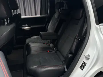 Mercedes-Benz GLB 200  Virtual   360   MBUX