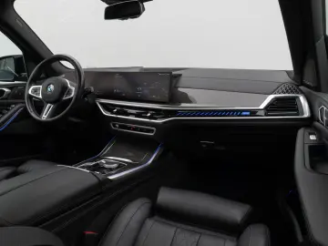 BMW X7 M60i xDrive   530 CP • V8 • 7 LOCURI • 360  • HUD