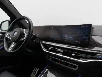BMW X7 M60i xDrive   530 CP • V8 • 7 LOCURI • 360  • HUD