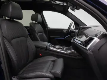 BMW X7 M60i xDrive   530 CP • V8 • 7 LOCURI • 360  • HUD