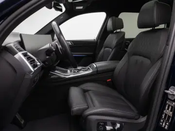 BMW X7 M60i xDrive   530 CP • V8 • 7 LOCURI • 360  • HUD