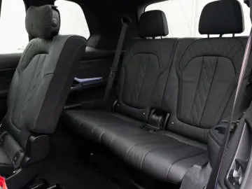 BMW X7 M60i xDrive   530 CP • V8 • 7 LOCURI • 360  • HUD