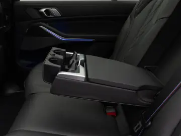 BMW X7 M60i xDrive   530 CP • V8 • 7 LOCURI • 360  • HUD