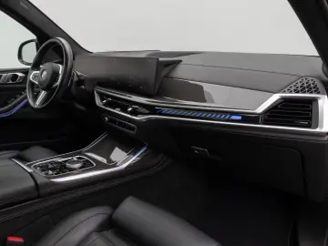 BMW X7 M60i xDrive   530 CP • V8 • 7 LOCURI • 360  • HUD