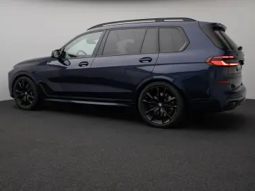 BMW X7 M60i xDrive   530 CP • V8 • 7 LOCURI • 360  • HUD