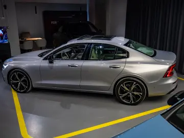 Volvo S60 B4