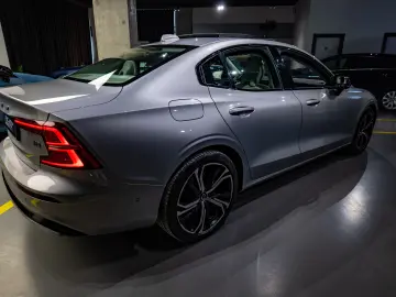 Volvo S60 B4