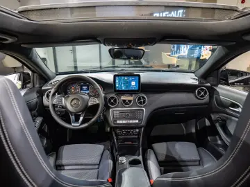 Mercedes-Benz A 200d LED ILS  Panoramic