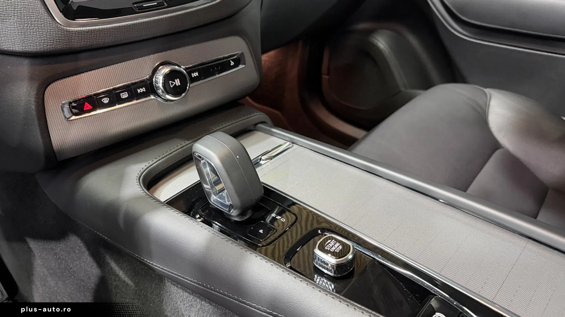 VOLVO XC90 T8 AWD Plug-in Hybrid Core