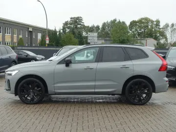VOLVO XC60 Black Edition Ultra B5 AWD B&W Pano AHK HUD