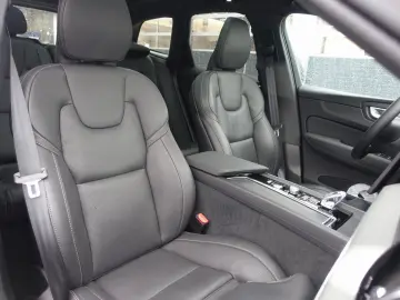VOLVO XC60 Black Edition Ultra B5 AWD B&W Pano AHK HUD